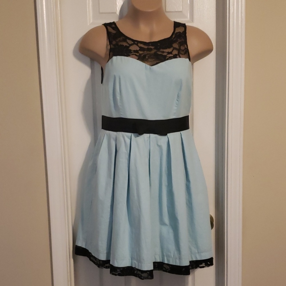 Lace trim mint green dress